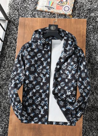 Hoodies & Sweatshirts