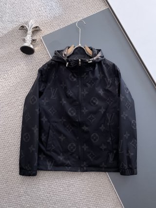 Hoodies & Sweatshirts