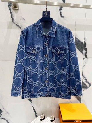 Hoodies & Sweatshirts