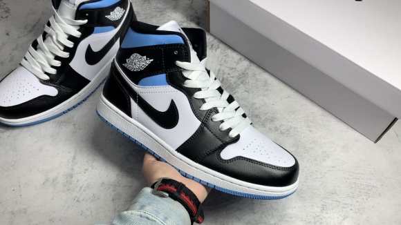 AirJordan1MidSHOES