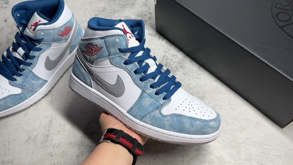 AirJordan1MidSHOES