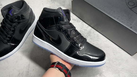 AirJordan1MidSHOES