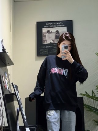 Hoodies & Sweatshirts