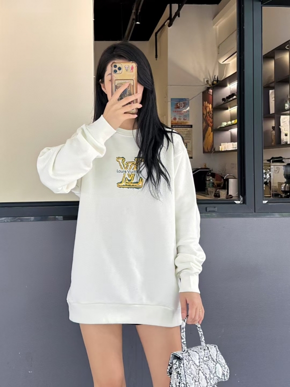 Hoodies & Sweatshirts