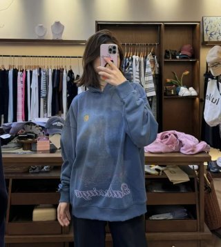 Hoodies & Sweatshirts