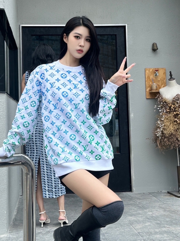 Hoodies & Sweatshirts Hoodies & Sweatshirts