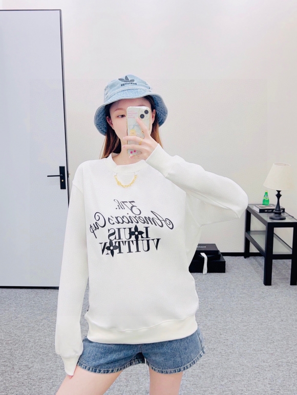 Hoodies & Sweatshirts Hoodies & Sweatshirts