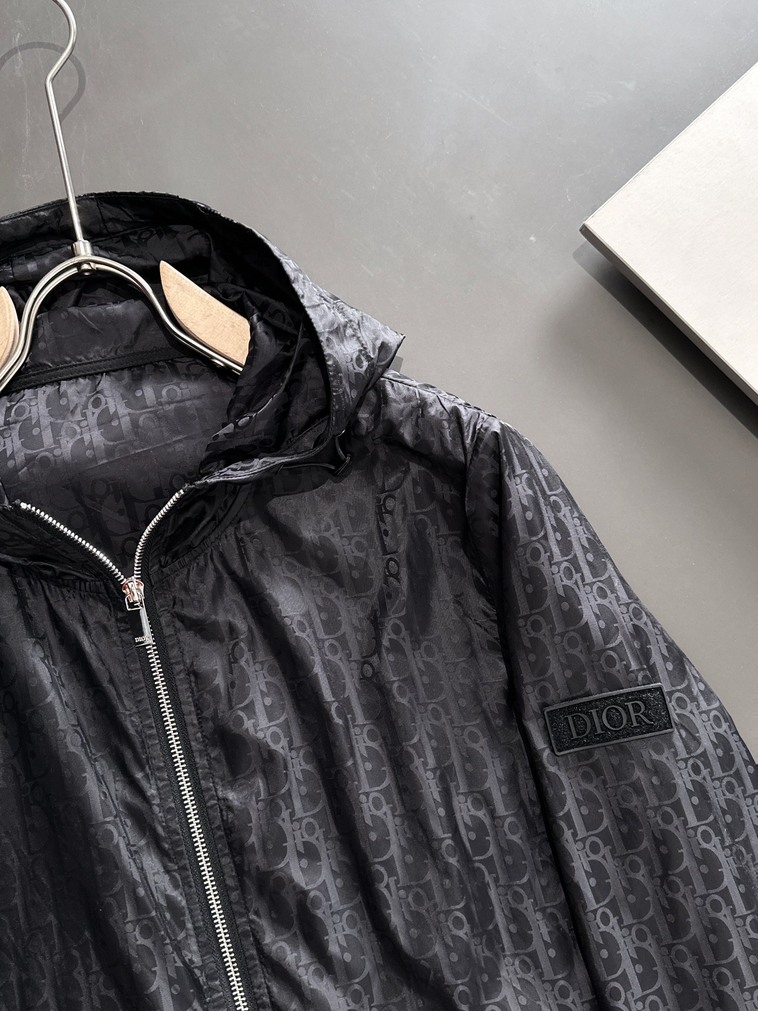 Hoodies & Sweatshirts