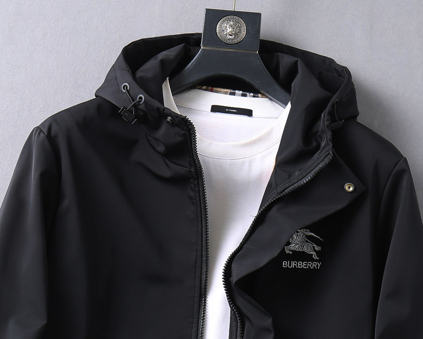 Hoodies & Sweatshirts