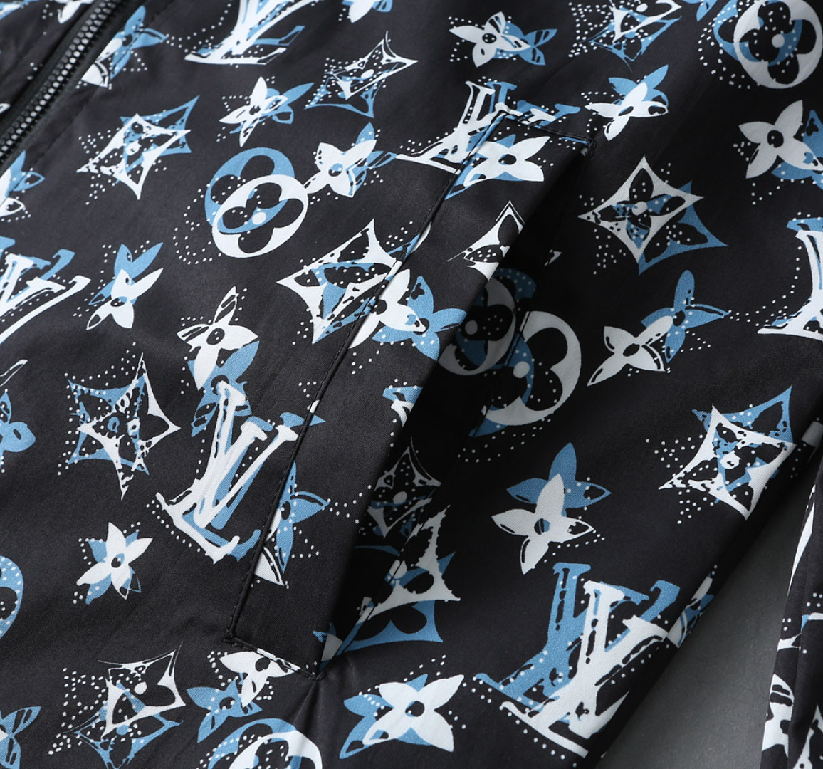 Hoodies & Sweatshirts