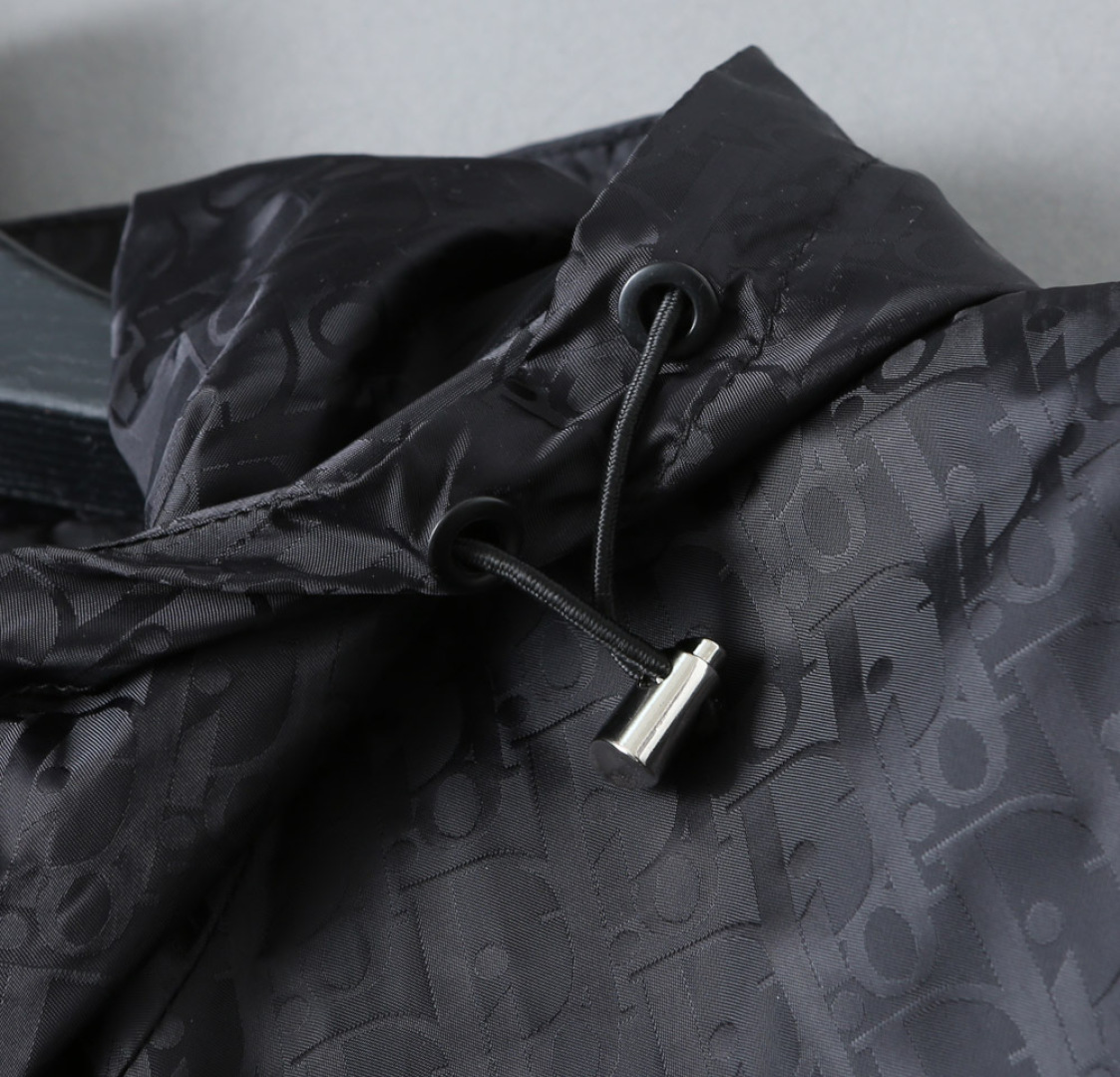 Hoodies & Sweatshirts