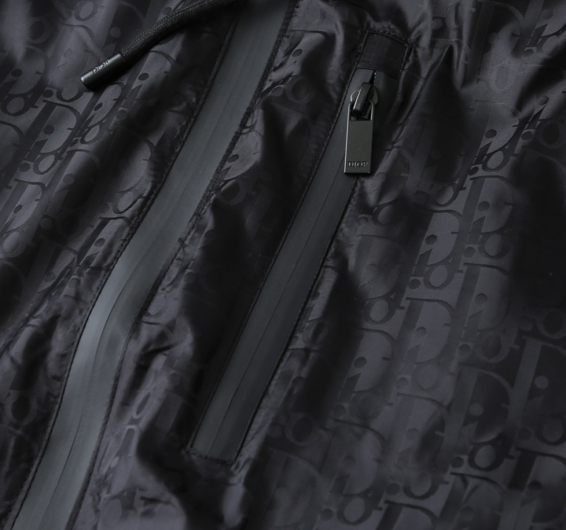 Hoodies & Sweatshirts