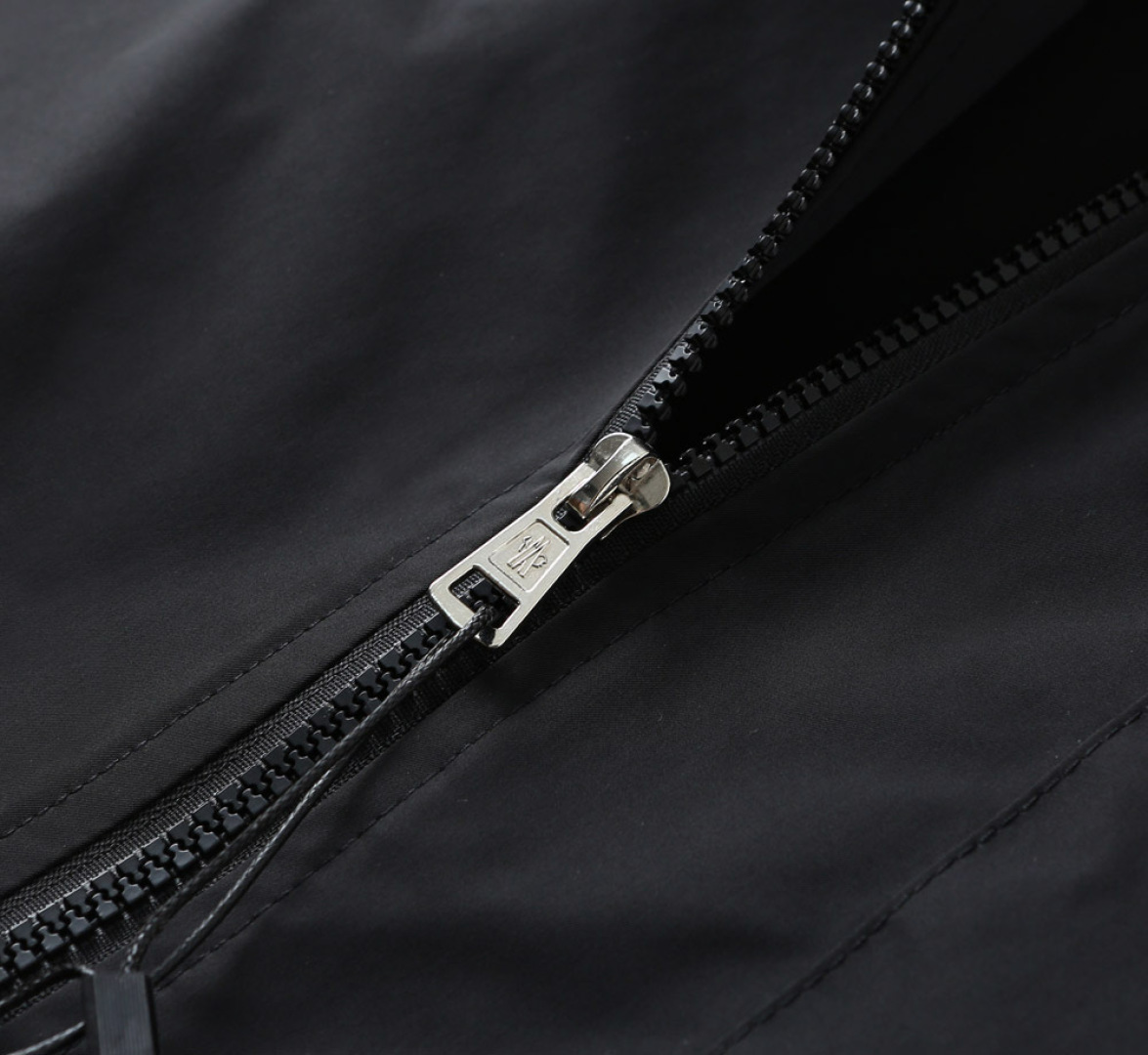 Hoodies & Sweatshirts