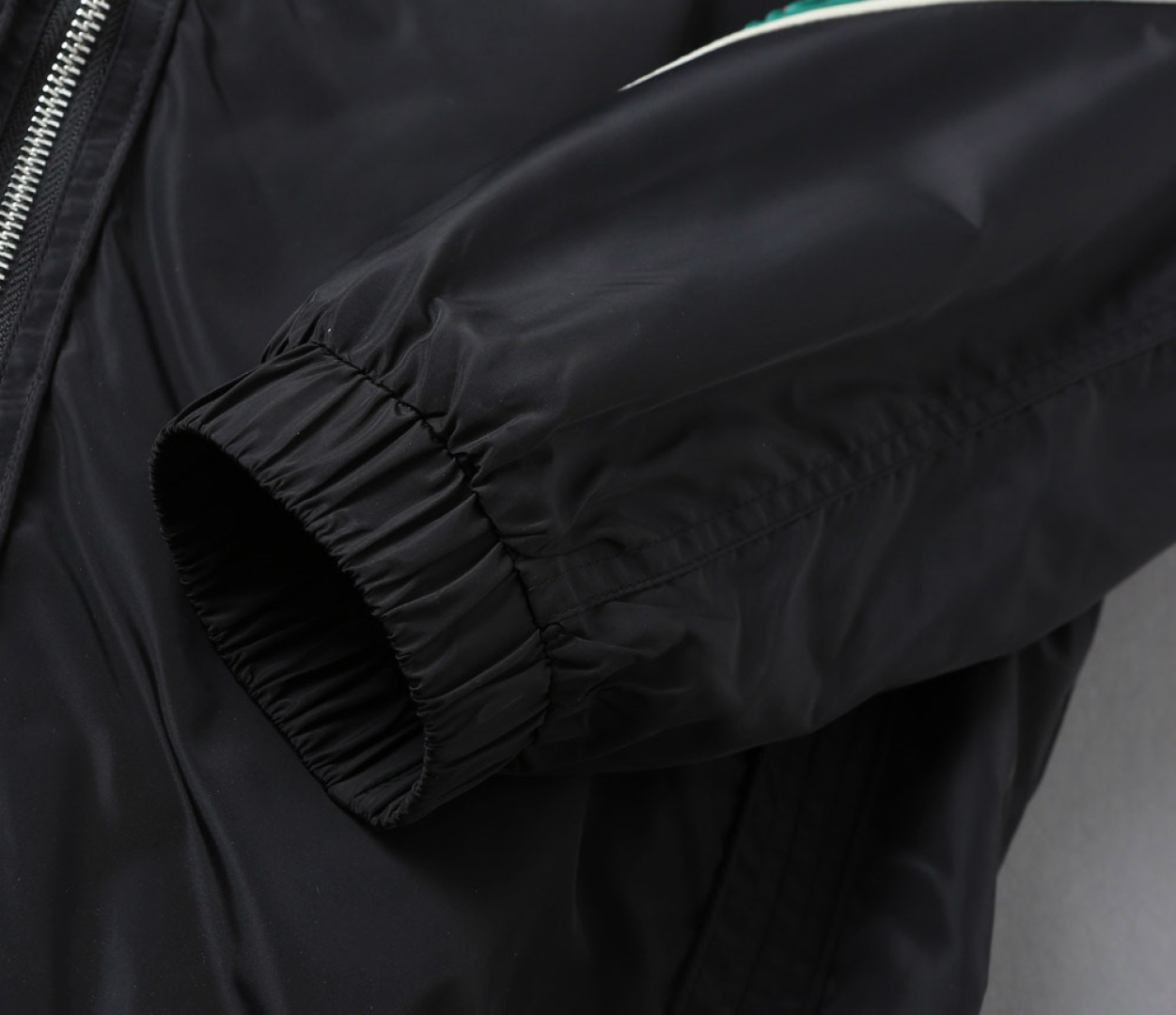 Hoodies & Sweatshirts