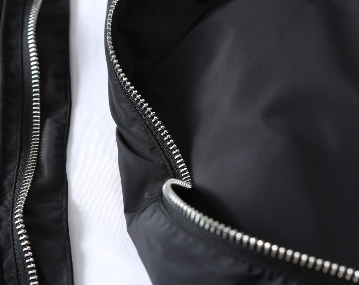 Hoodies & Sweatshirts