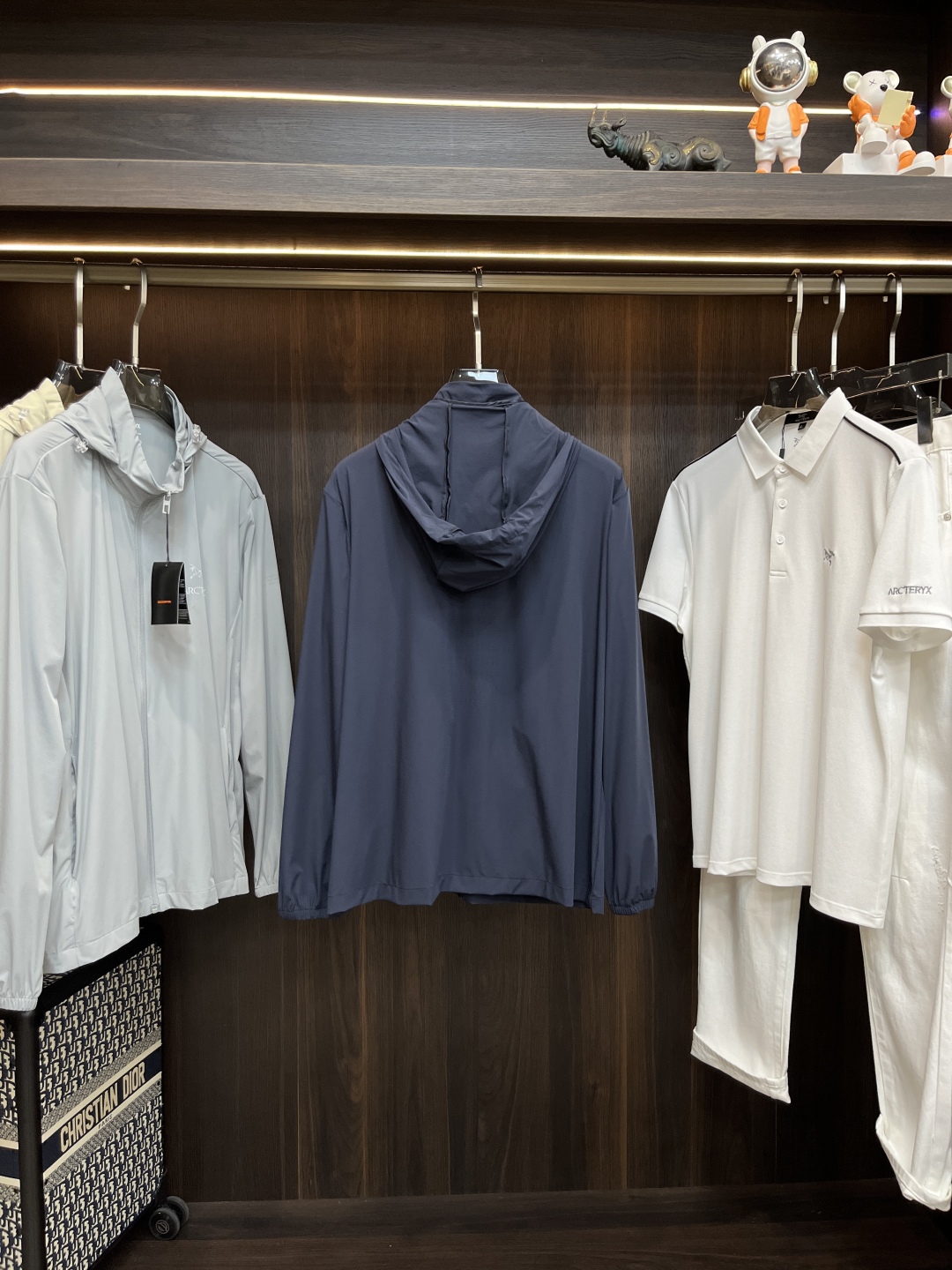 Hoodies & Sweatshirts