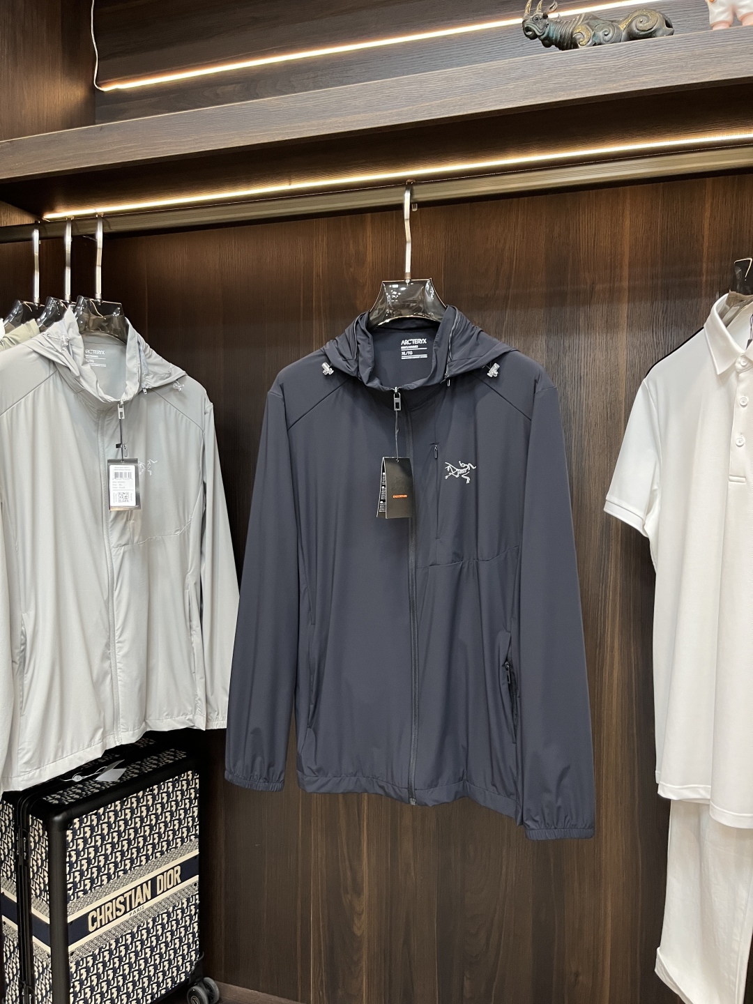 Hoodies & Sweatshirts