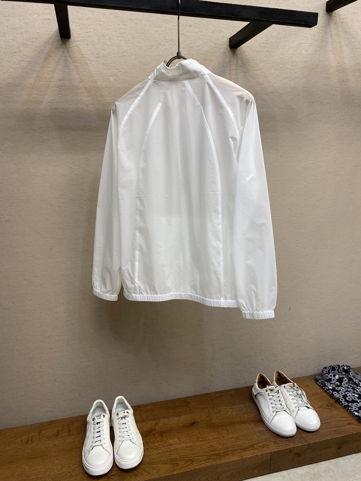 Hoodies & Sweatshirts