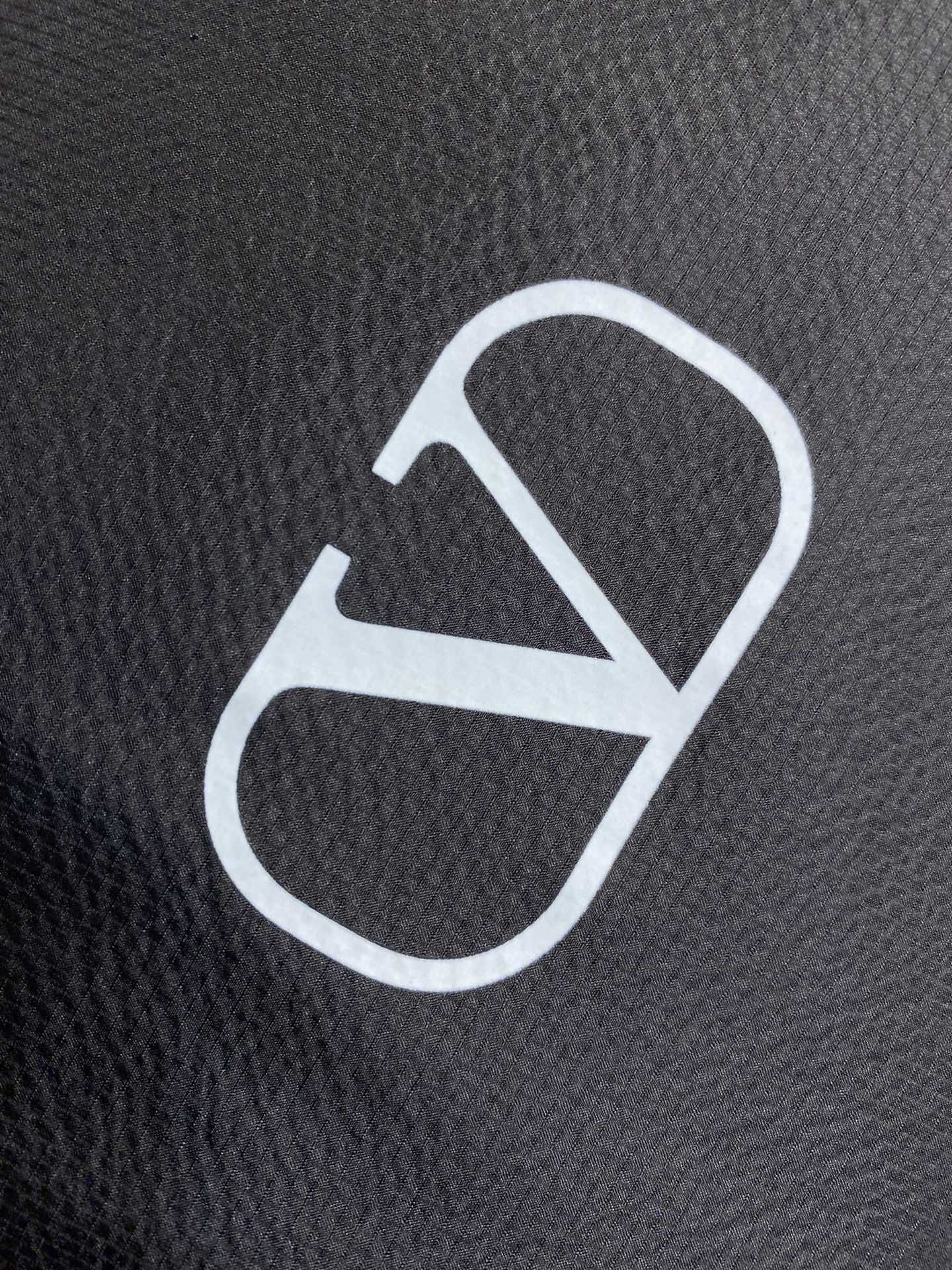 Hoodies & Sweatshirts