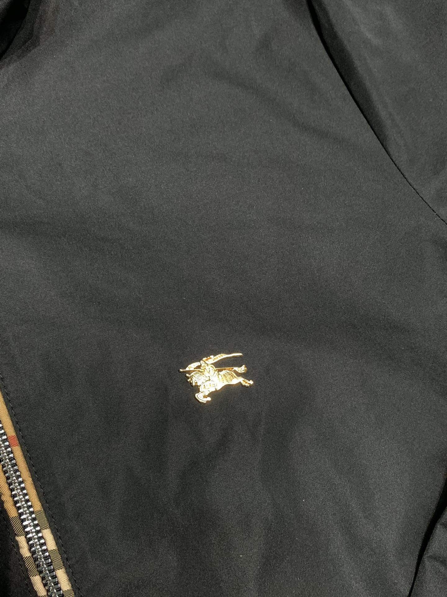 Hoodies & Sweatshirts