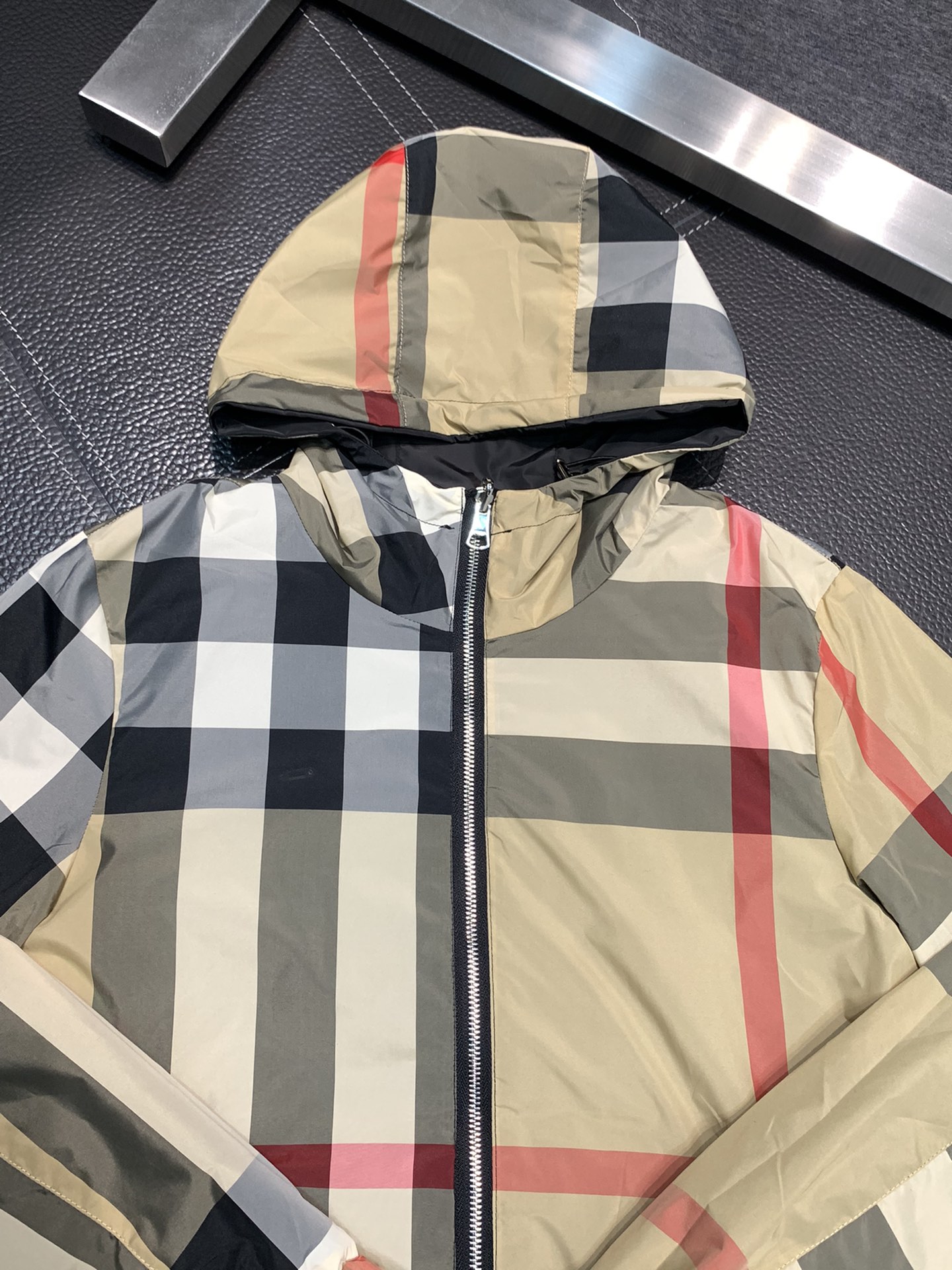 Hoodies & Sweatshirts