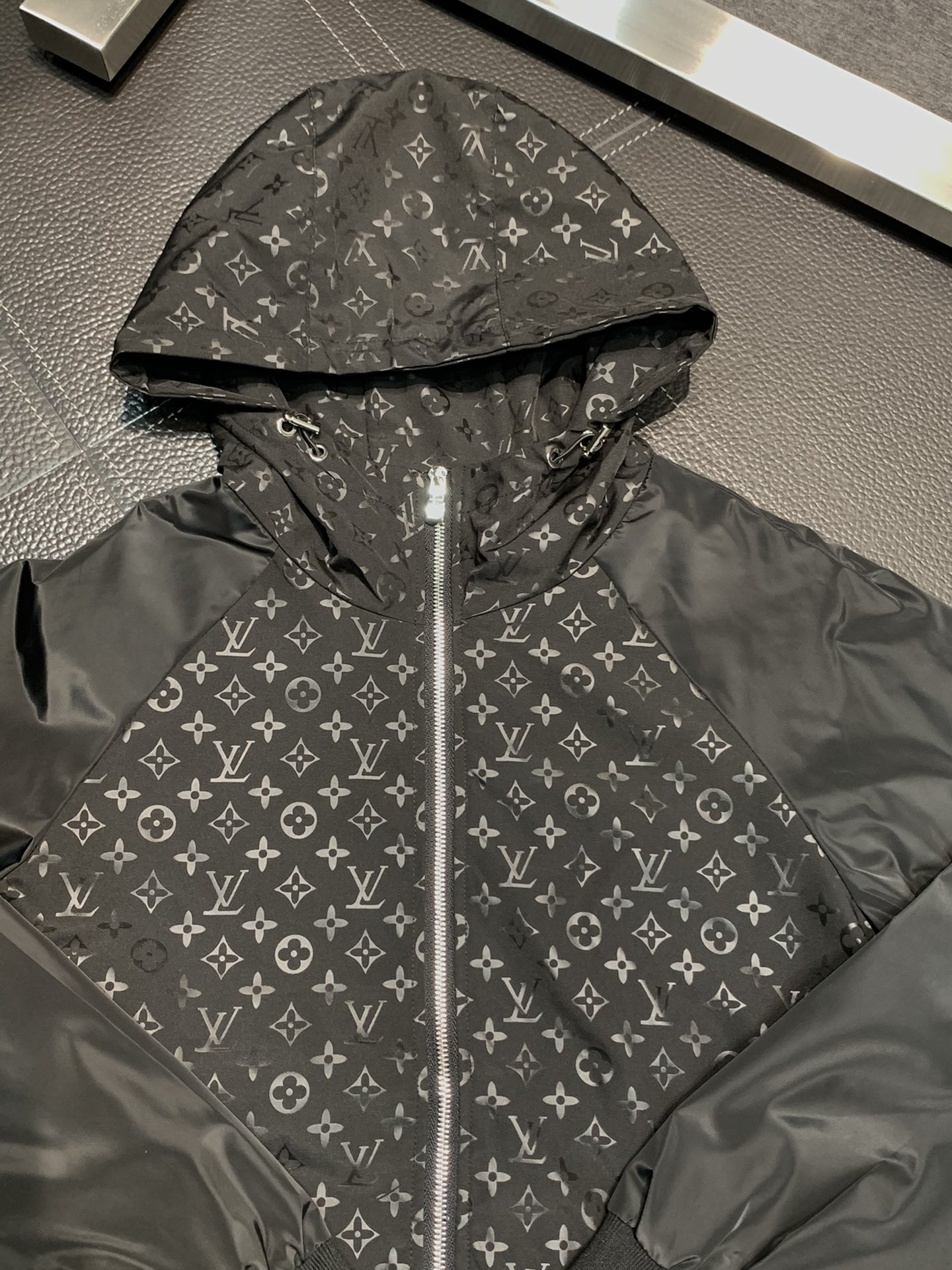 Hoodies & Sweatshirts