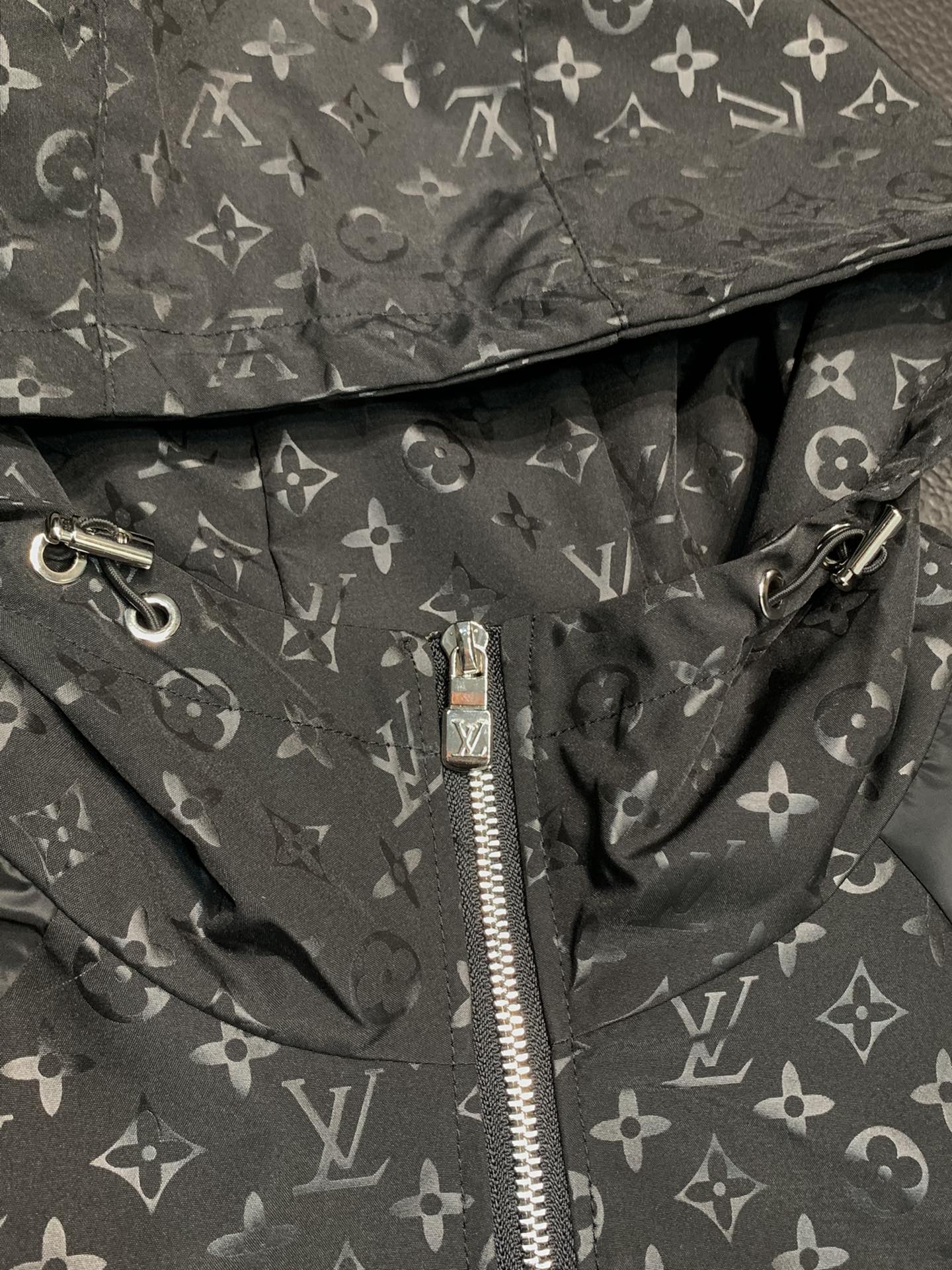 Hoodies & Sweatshirts