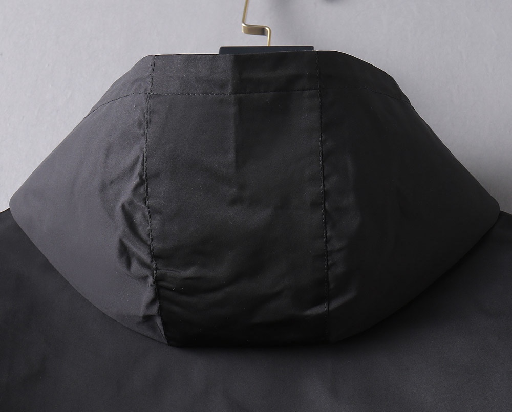 Hoodies & Sweatshirts