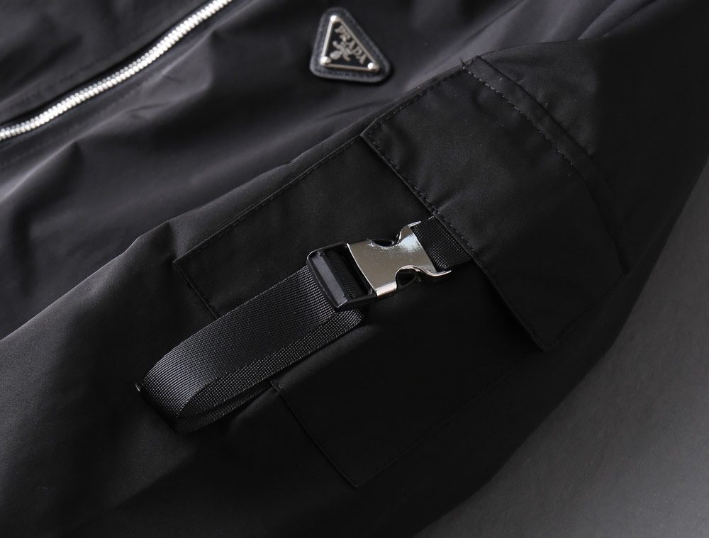 Hoodies & Sweatshirts