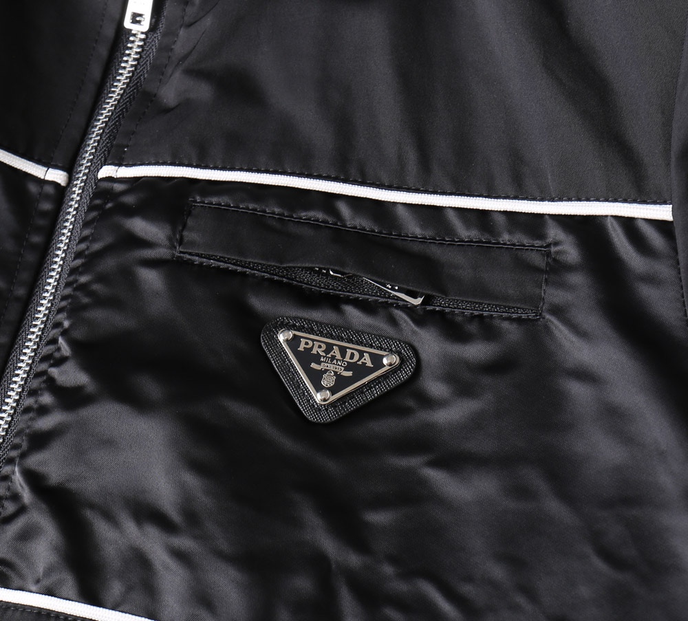 Hoodies & Sweatshirts