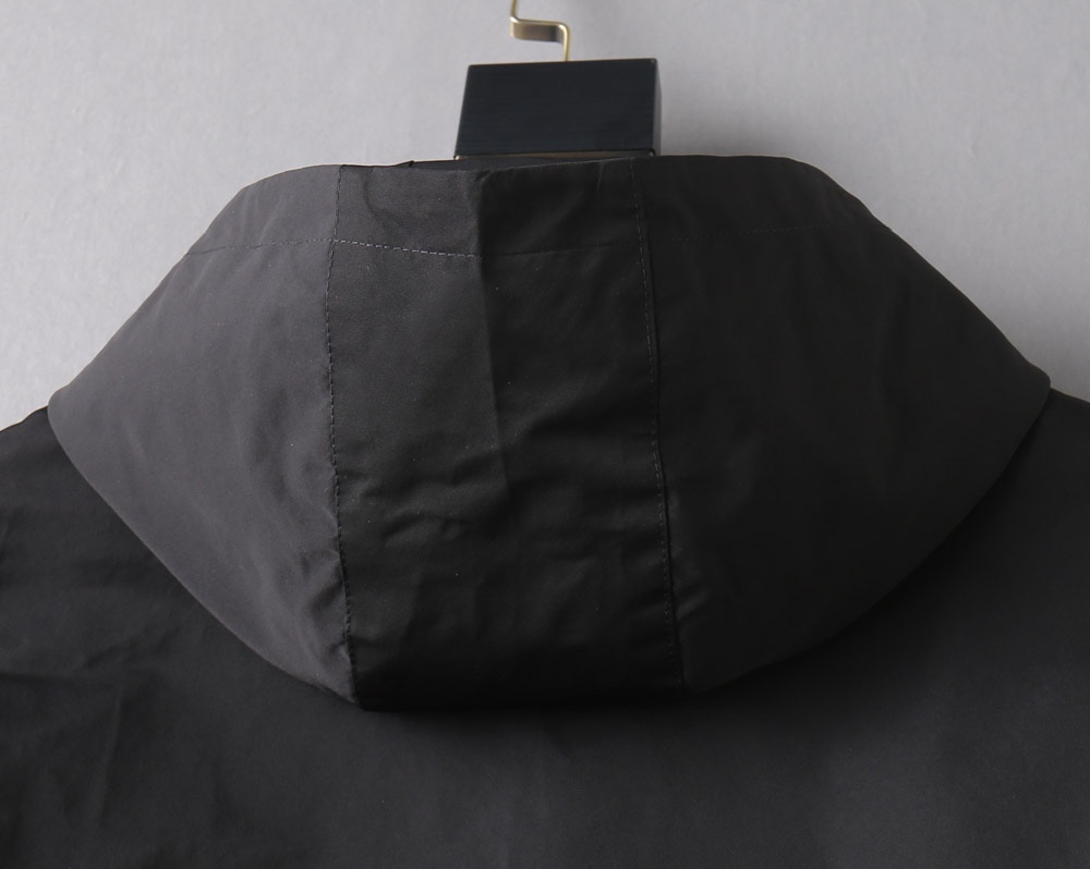 Hoodies & Sweatshirts