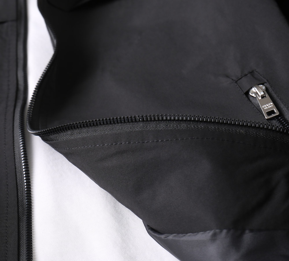 Hoodies & Sweatshirts