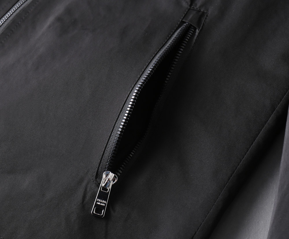 Hoodies & Sweatshirts