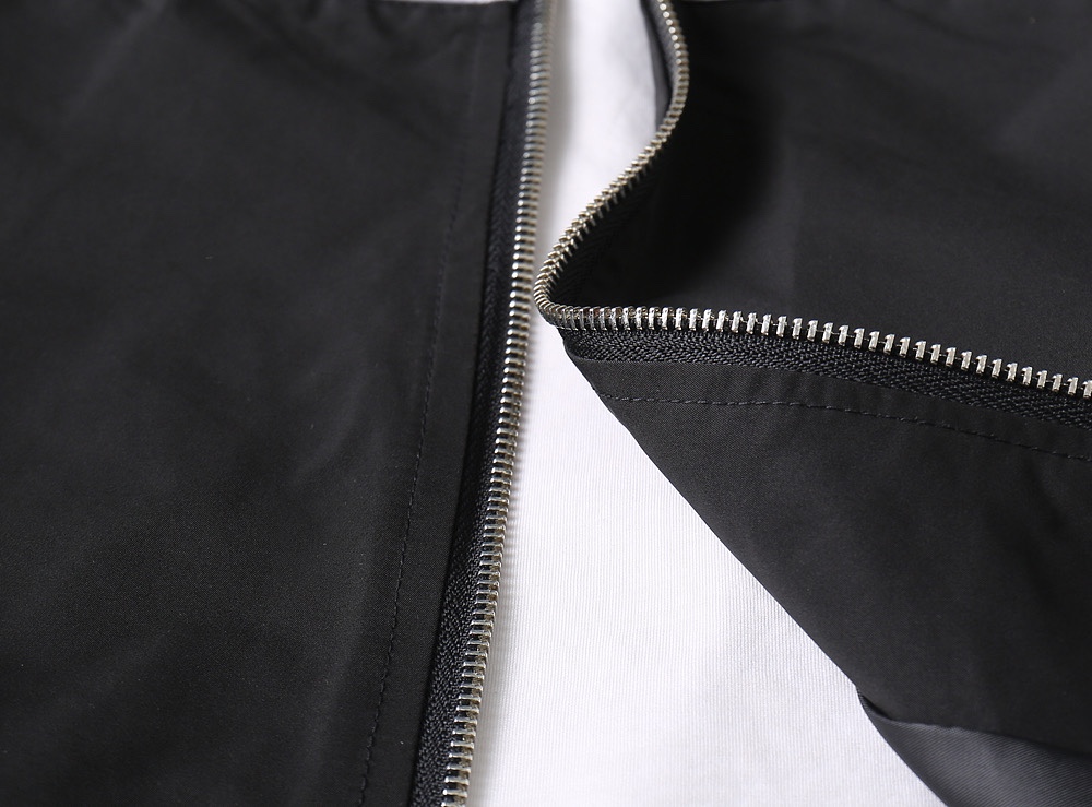 Hoodies & Sweatshirts