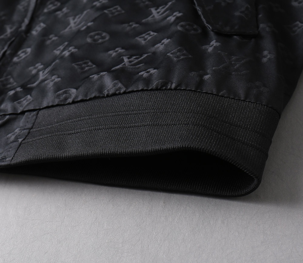 Hoodies & Sweatshirts