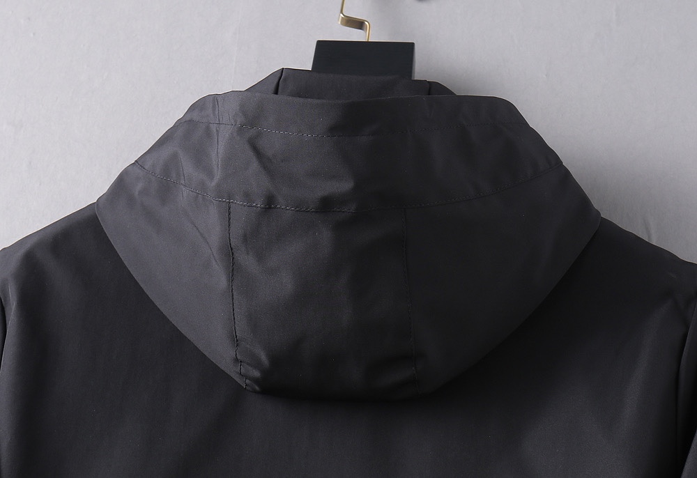 Hoodies & Sweatshirts