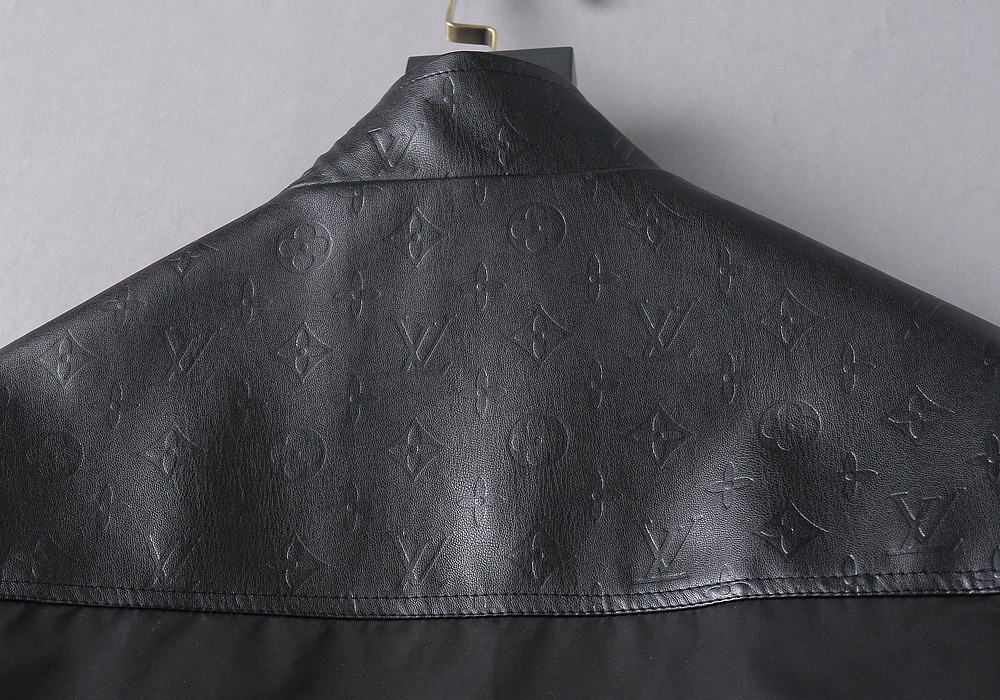 Hoodies & Sweatshirts