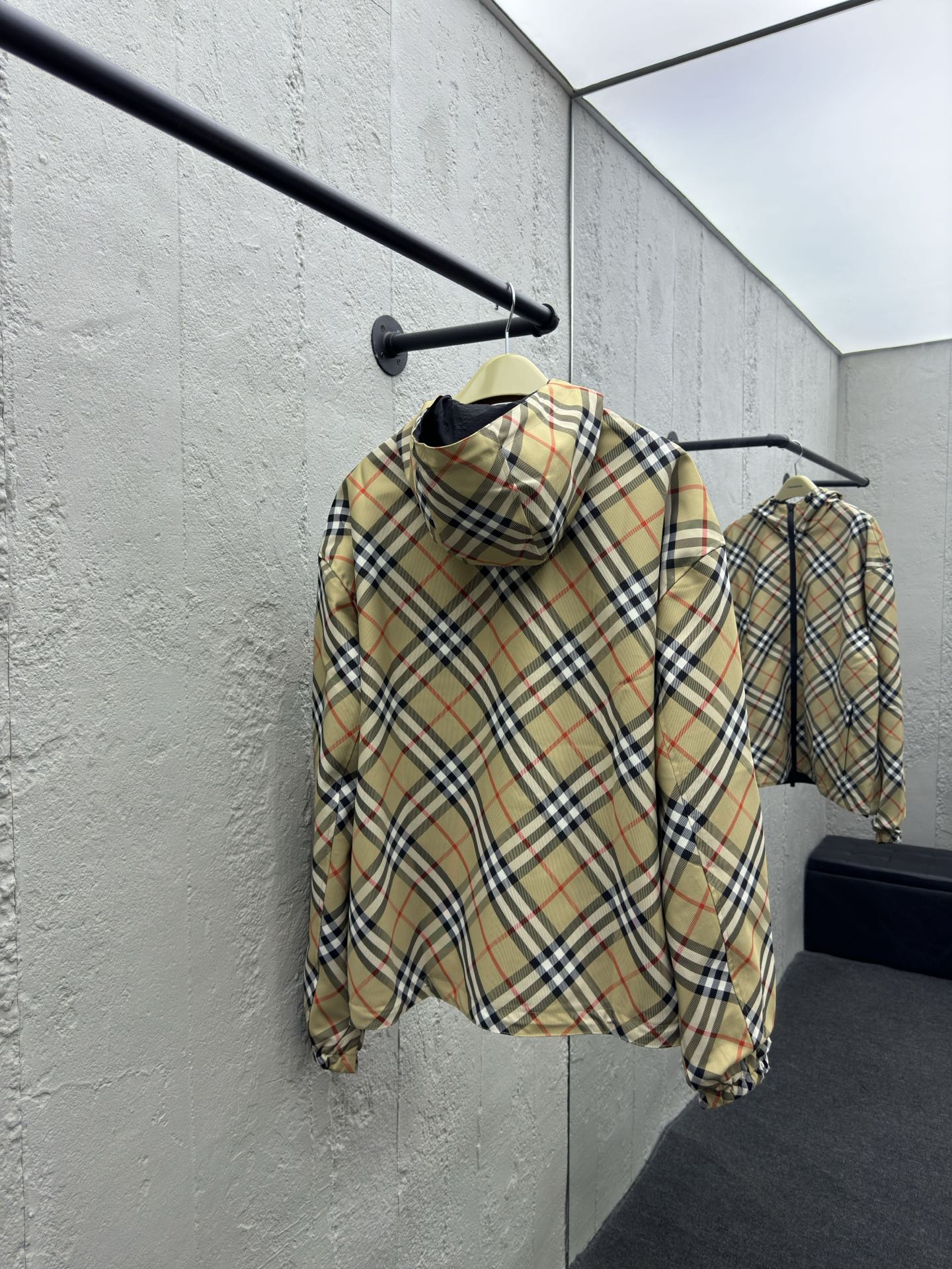 Hoodies & Sweatshirts