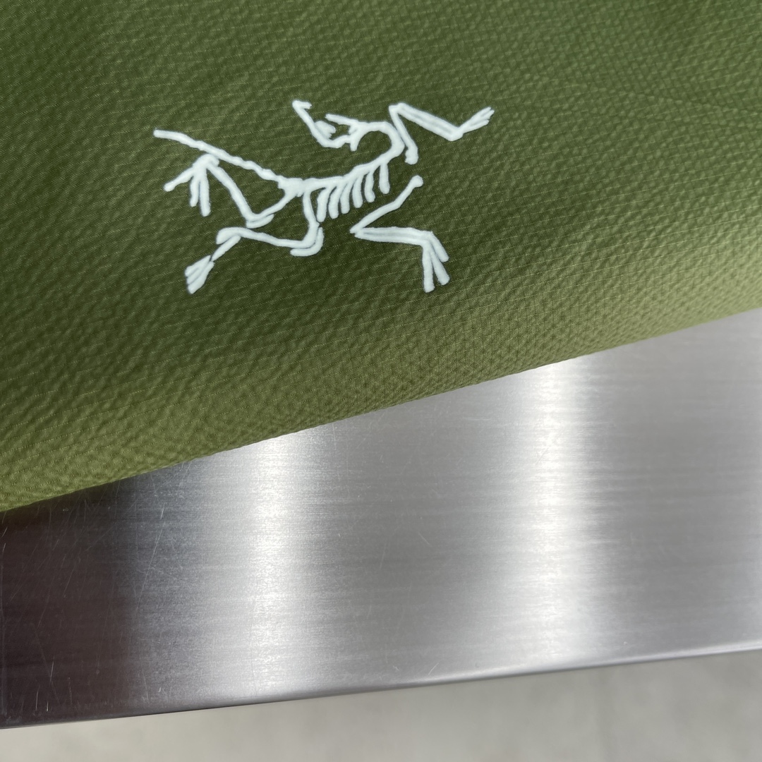 Hoodies & Sweatshirts