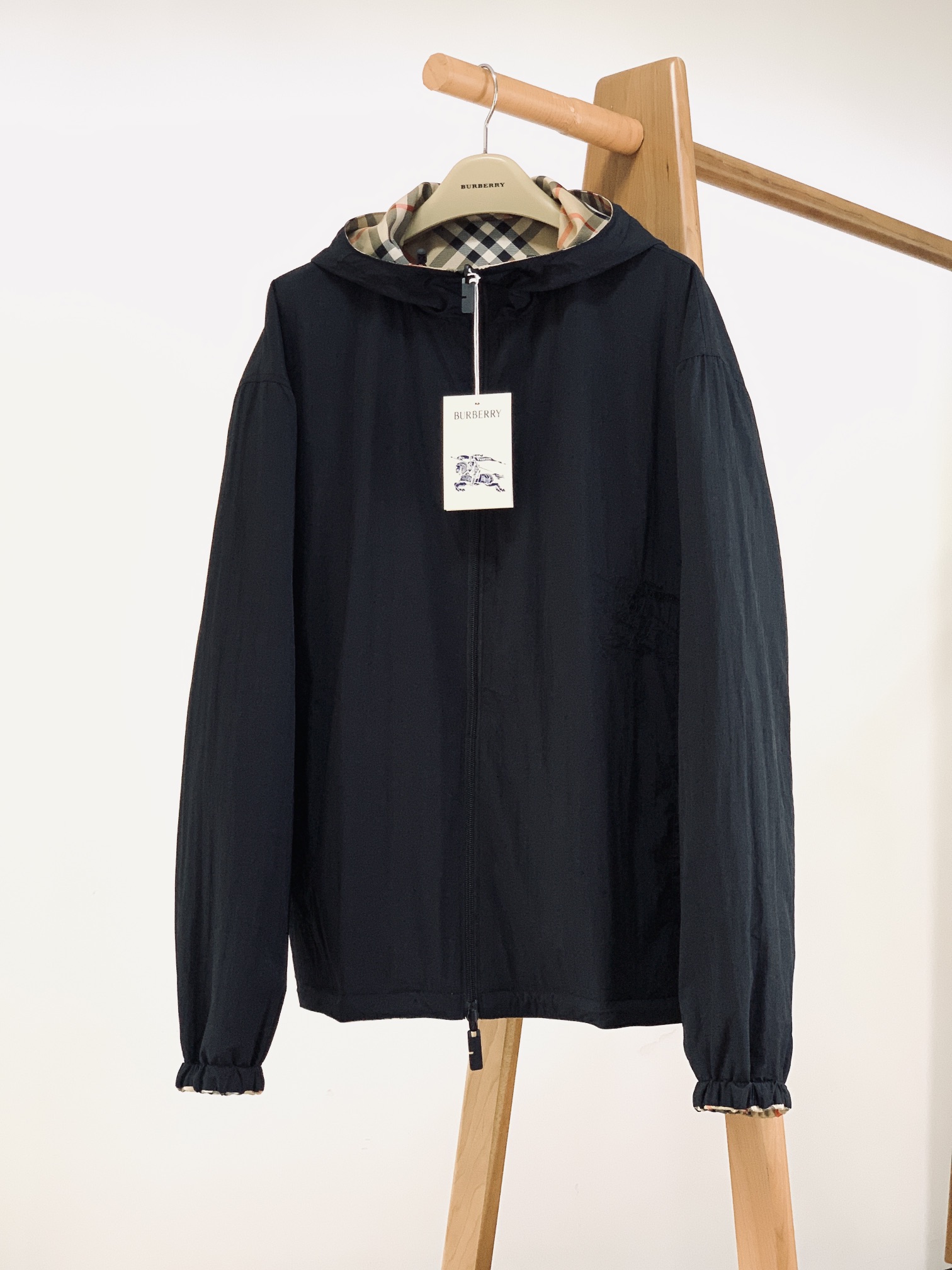 Hoodies & Sweatshirts