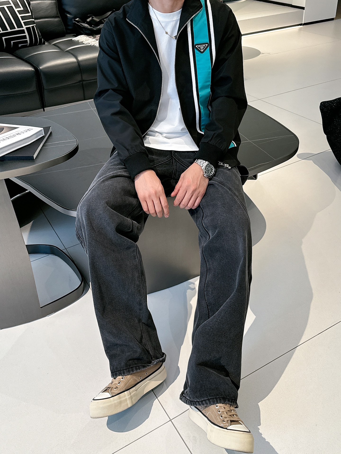 Hoodies & Sweatshirts