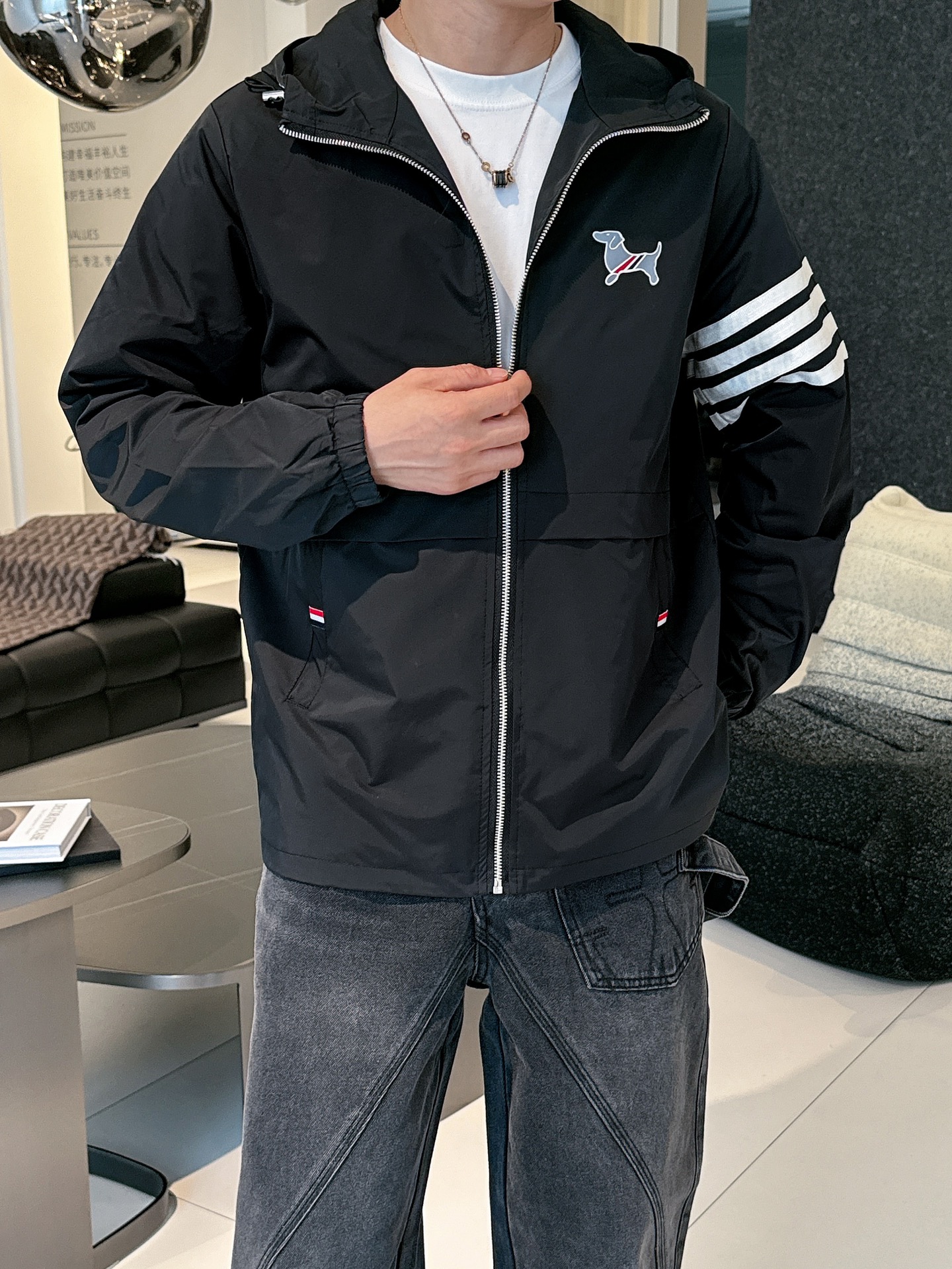 Hoodies & Sweatshirts