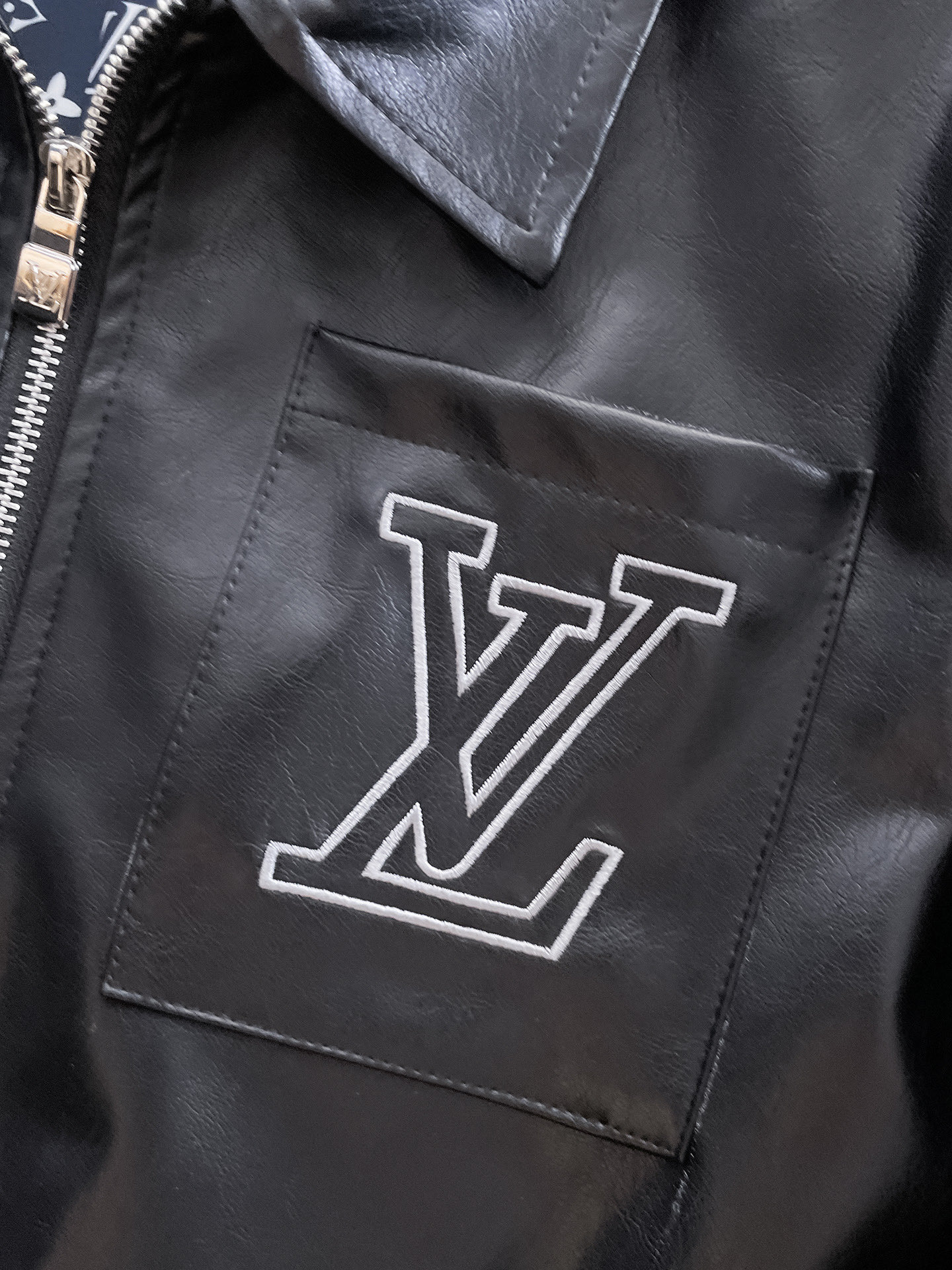 Hoodies & Sweatshirts