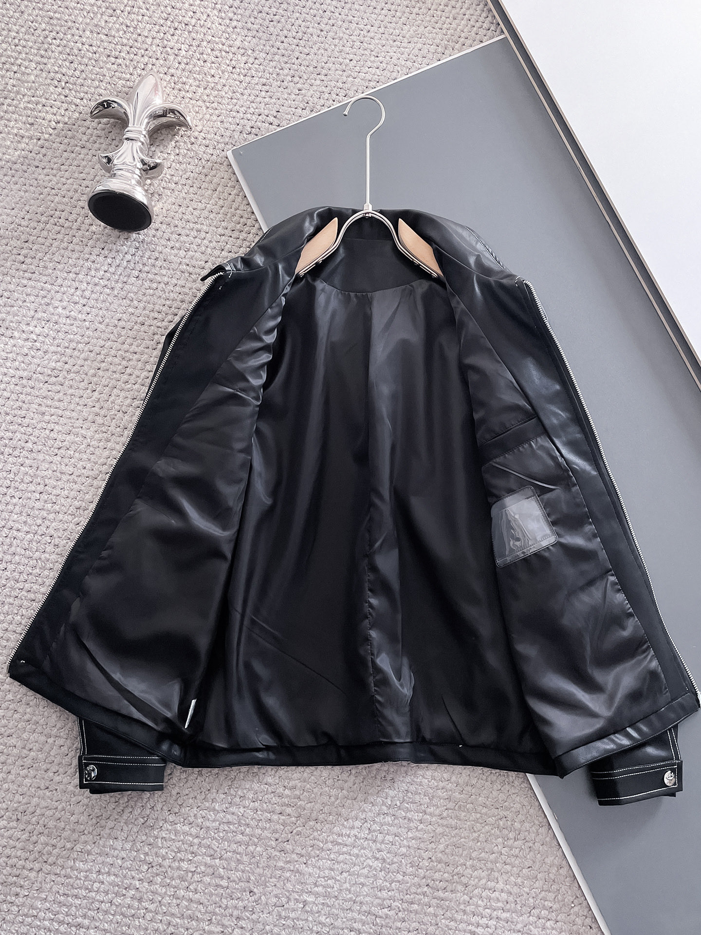 Hoodies & Sweatshirts