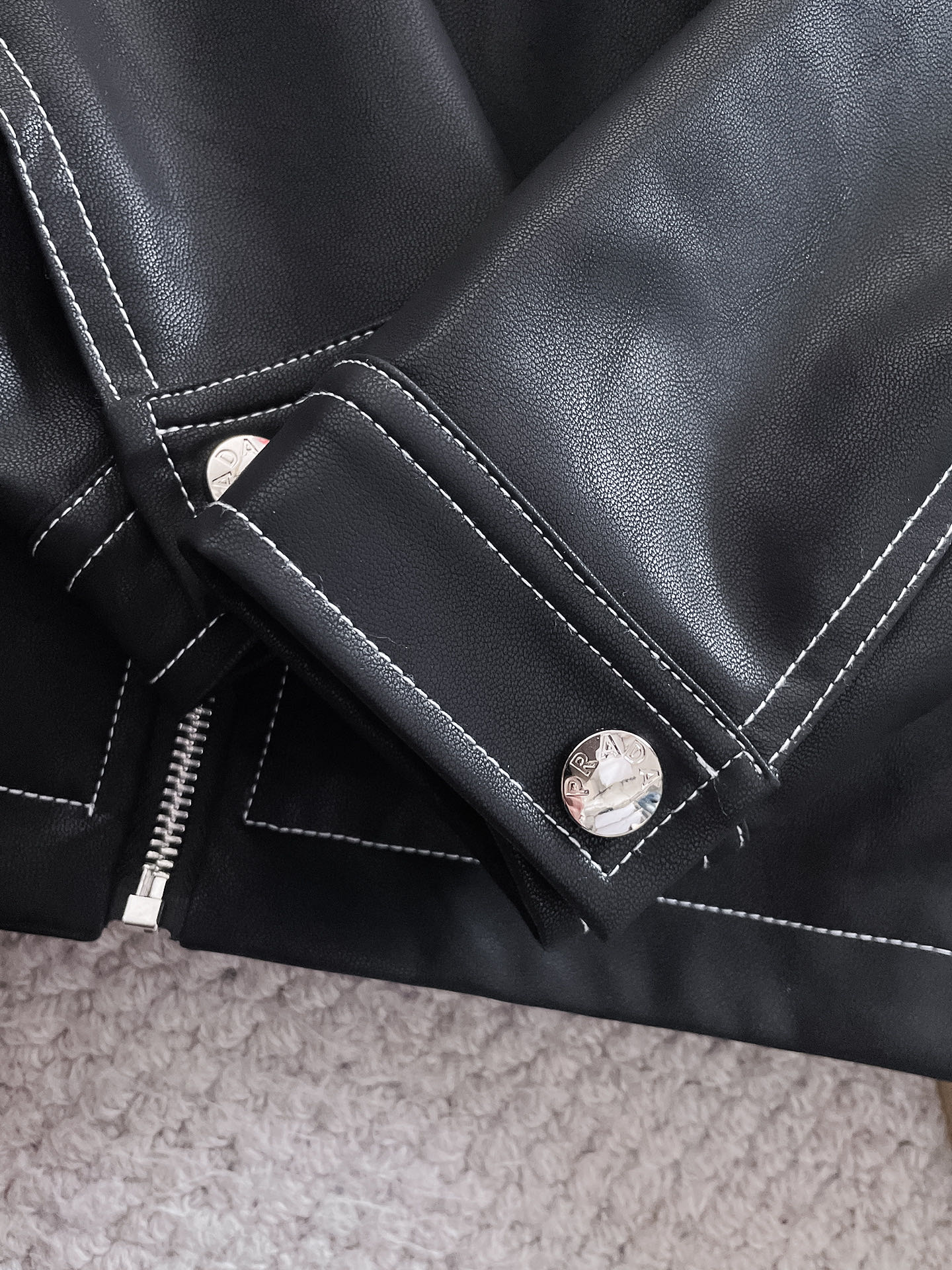 Hoodies & Sweatshirts