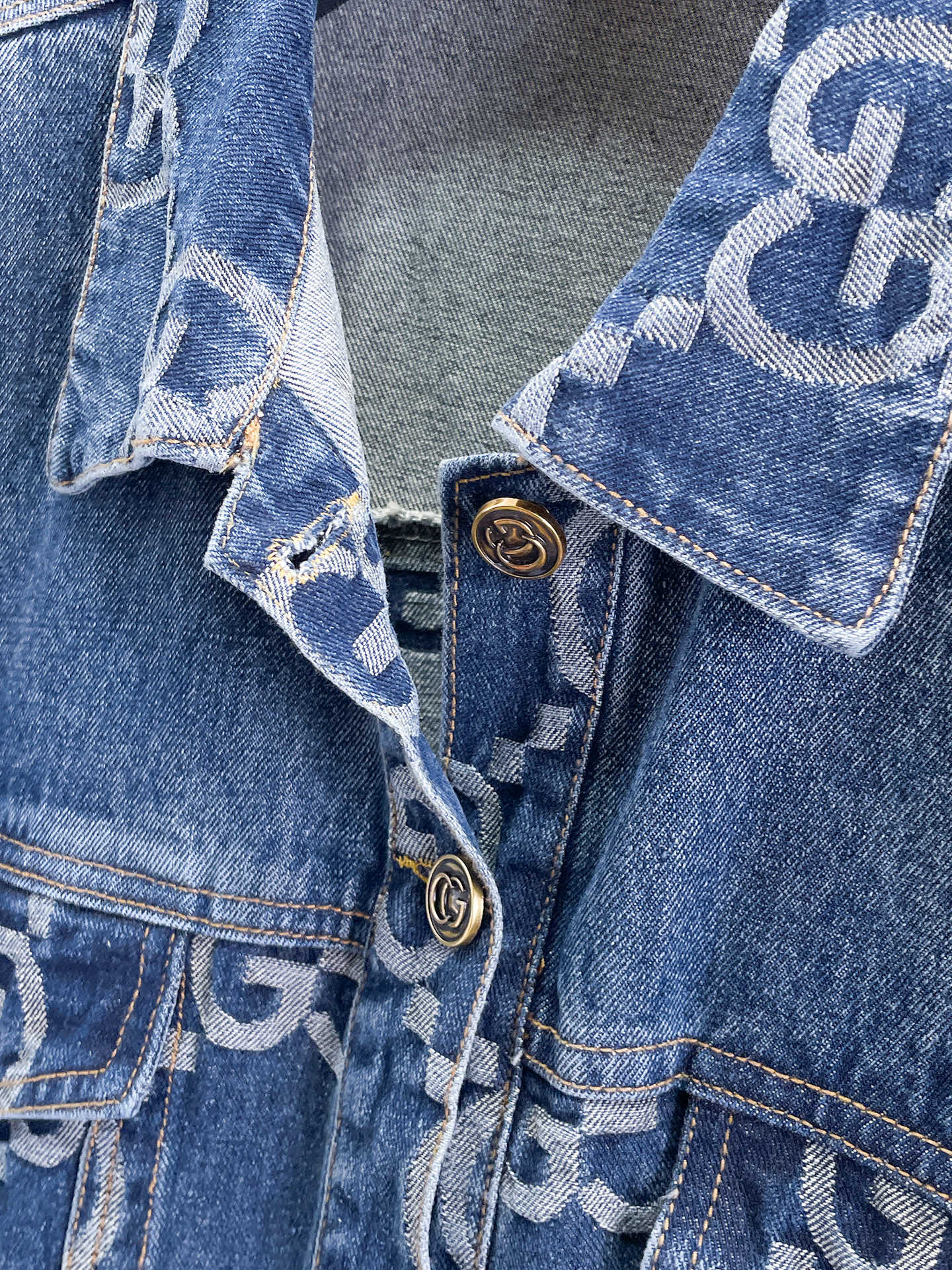 Hoodies & Sweatshirts