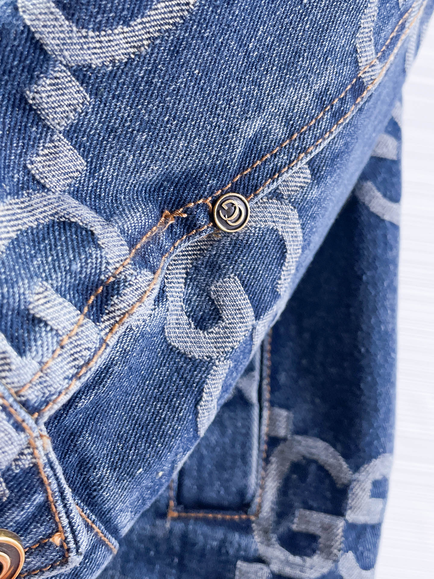 Hoodies & Sweatshirts