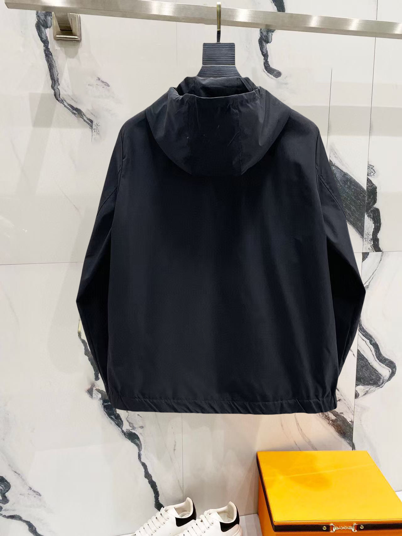 Hoodies & Sweatshirts