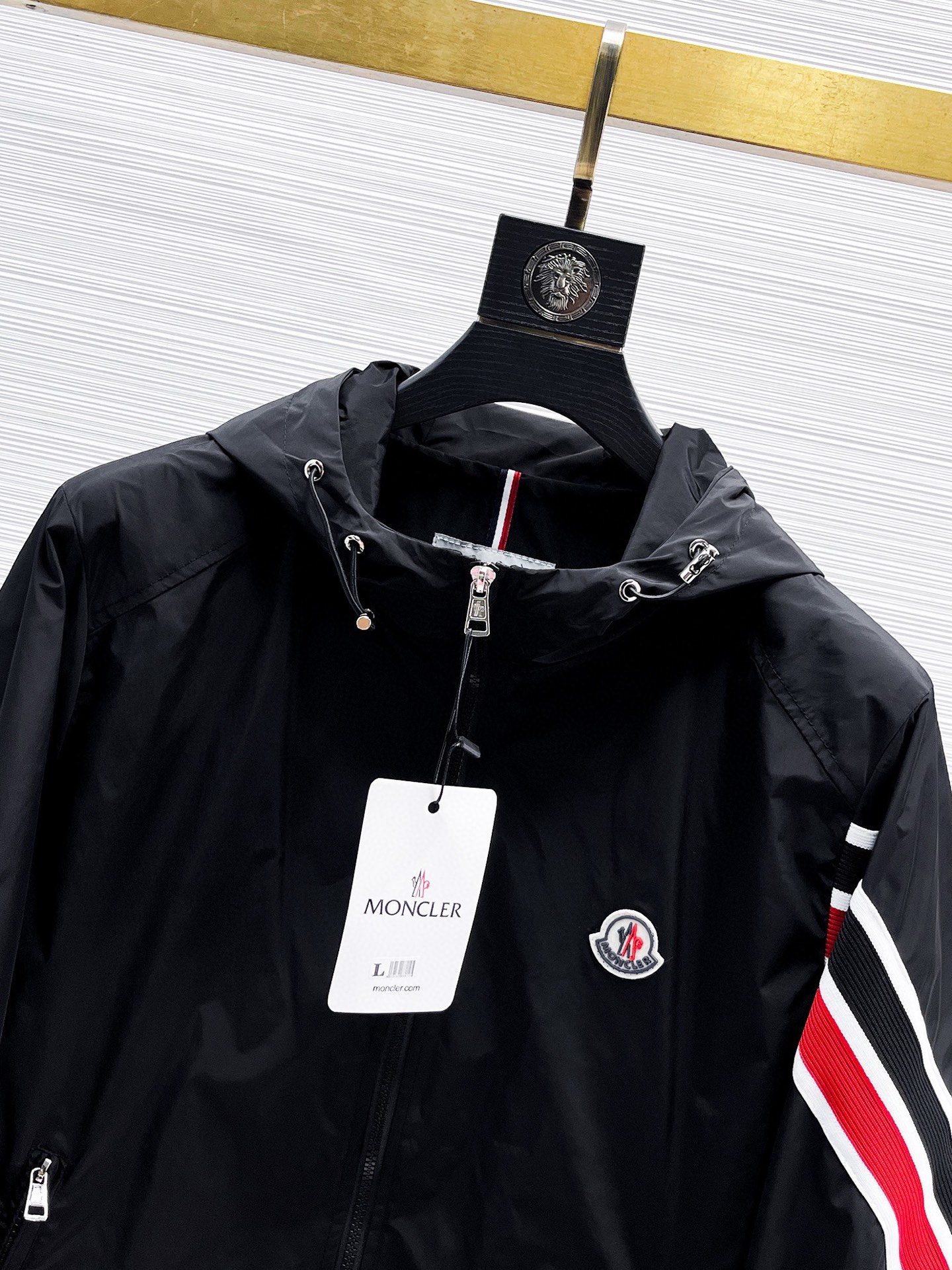 Hoodies & Sweatshirts