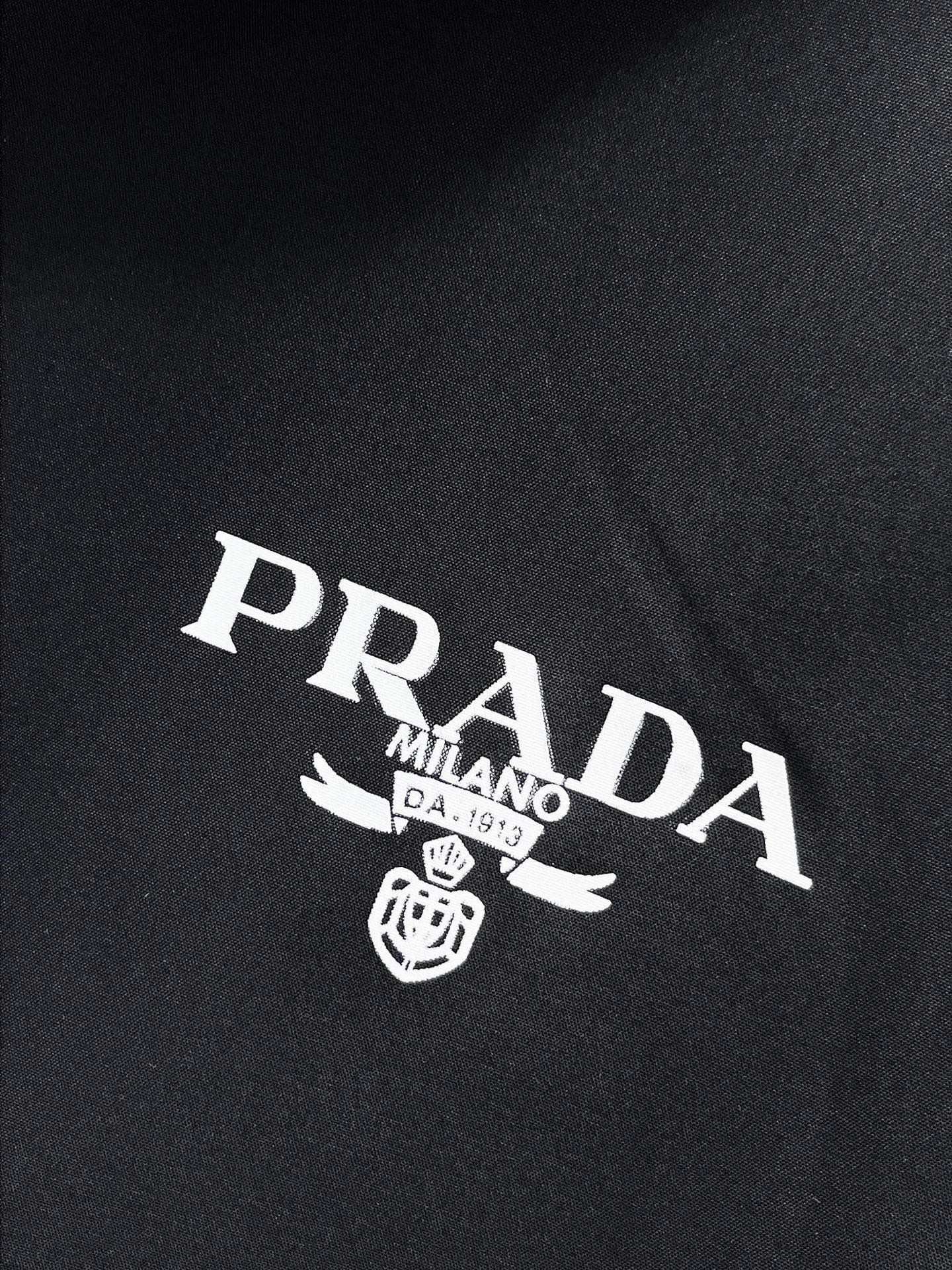 Hoodies & Sweatshirts